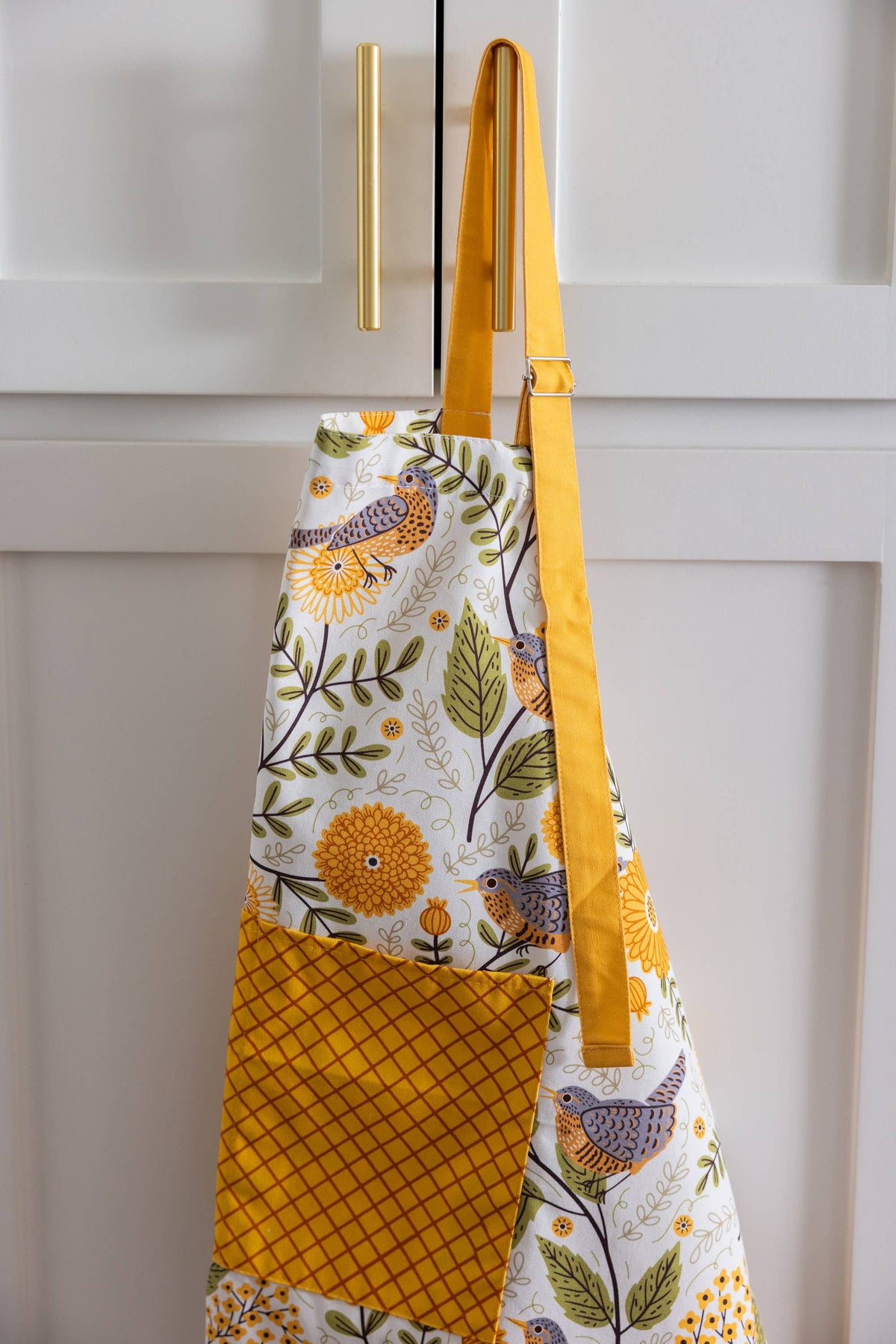 Mums & Robins Apron- Floral Kitchen Linens